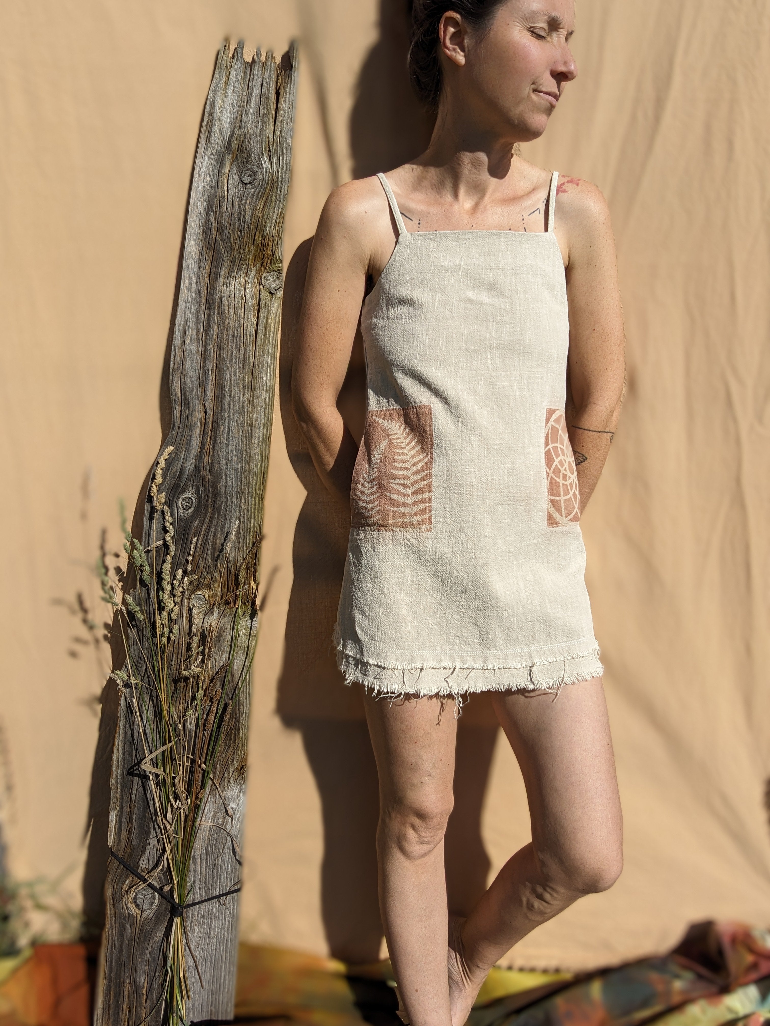 Linen mini dress with sun printed fern pockets