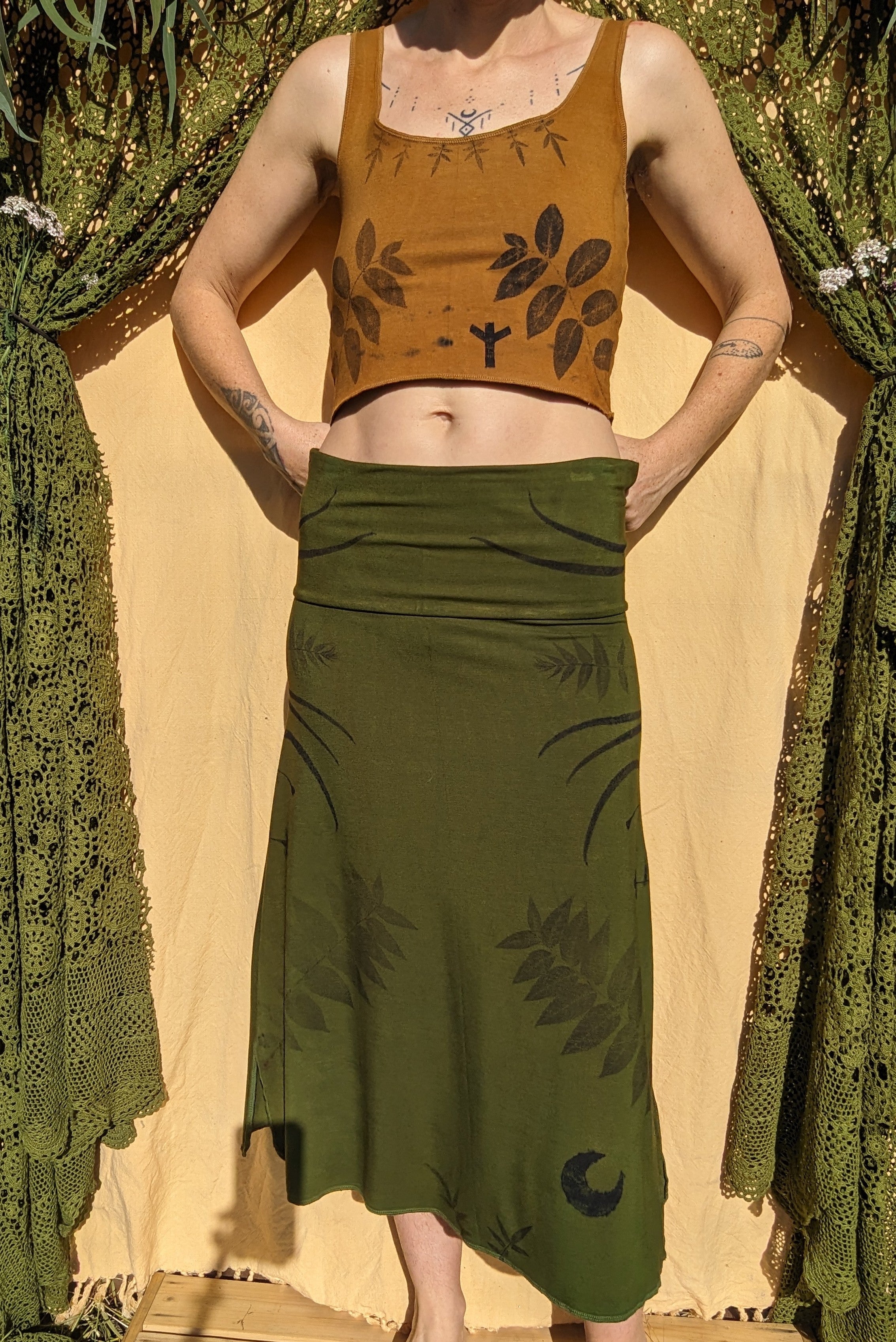 Bamboo 3/4 Skirt Khaki Serpent