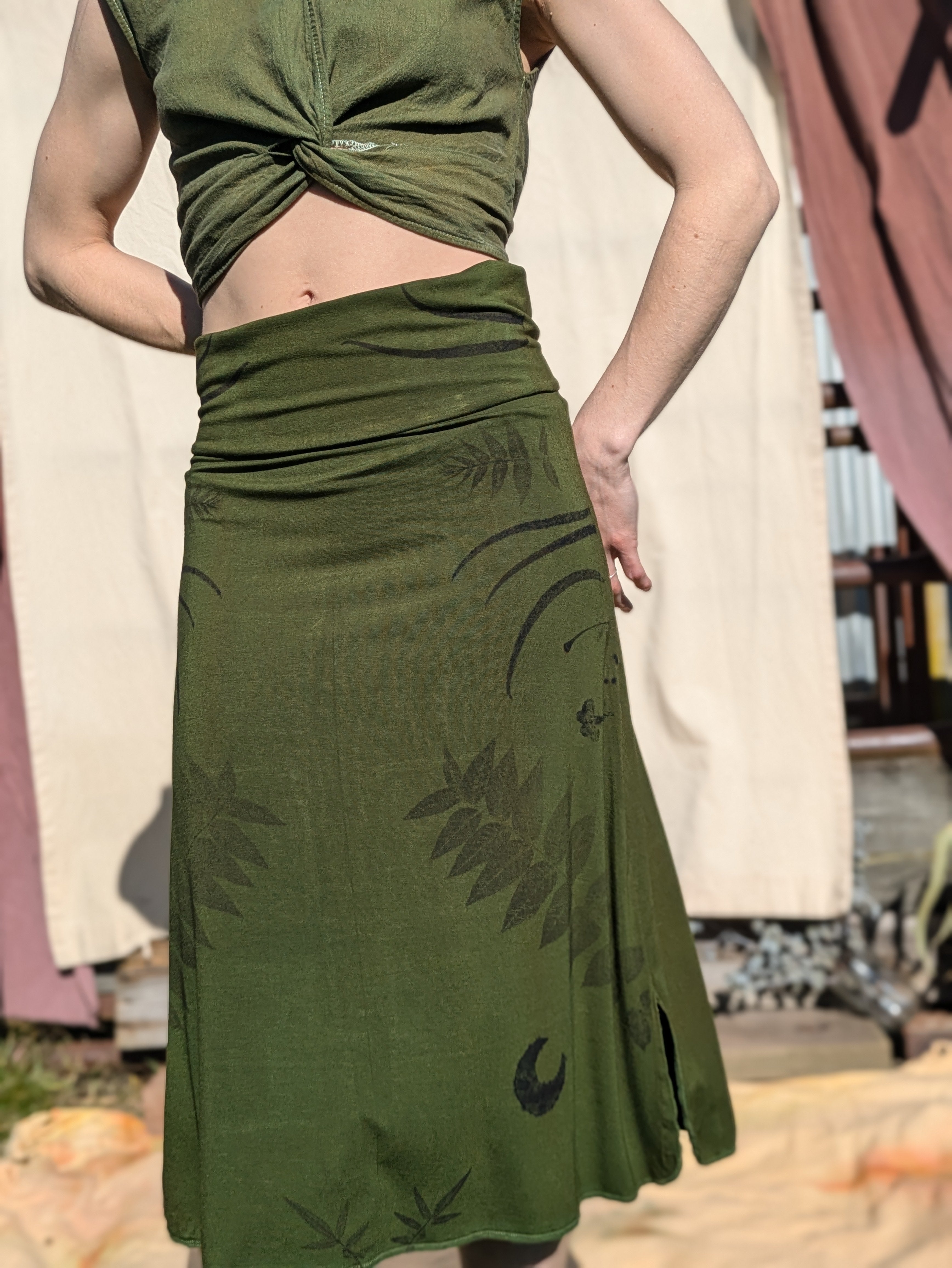 Bamboo 3/4 Skirt Khaki Serpent