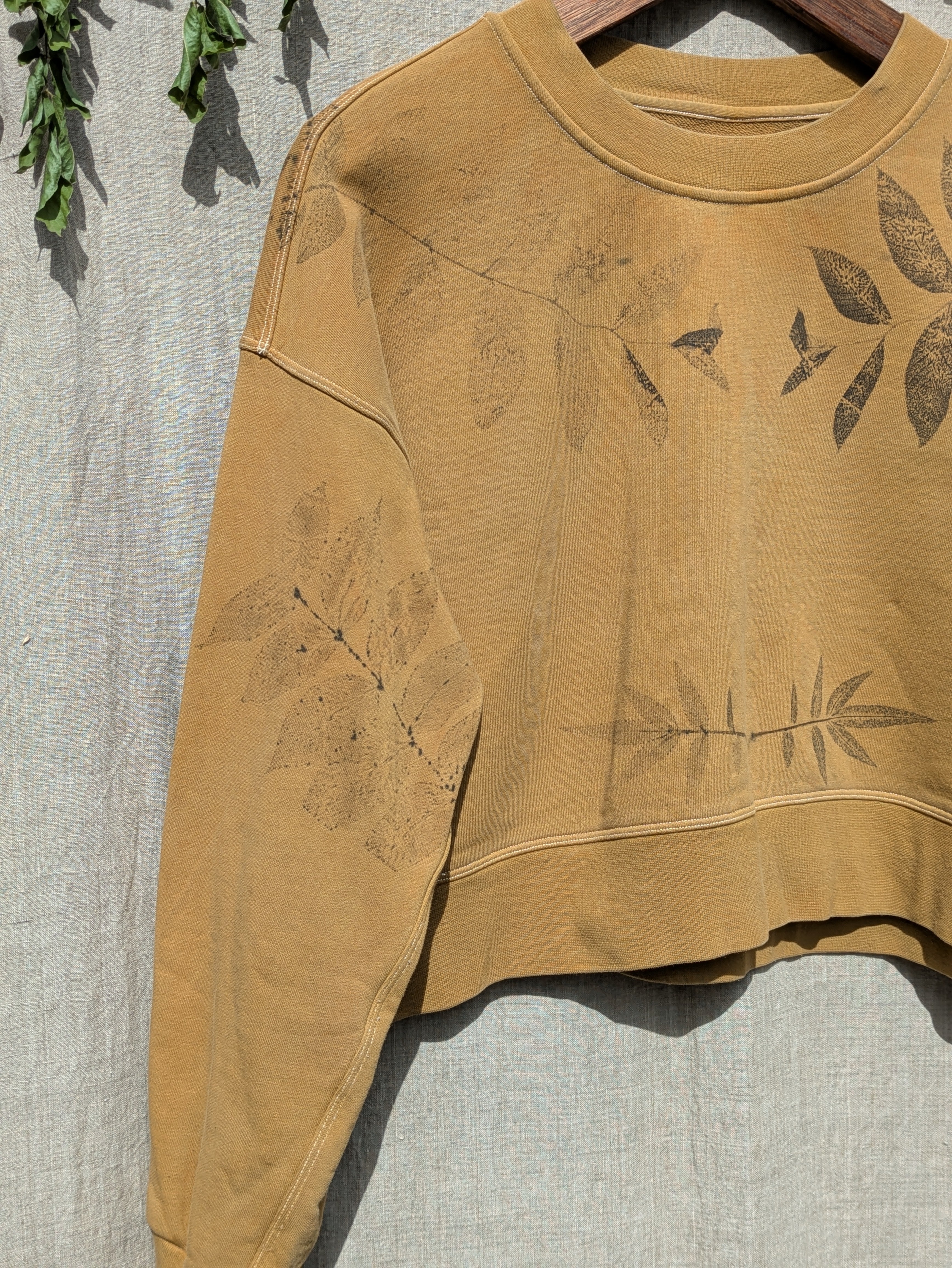 (Upcycled) Botanical Cropped Crew ~ M